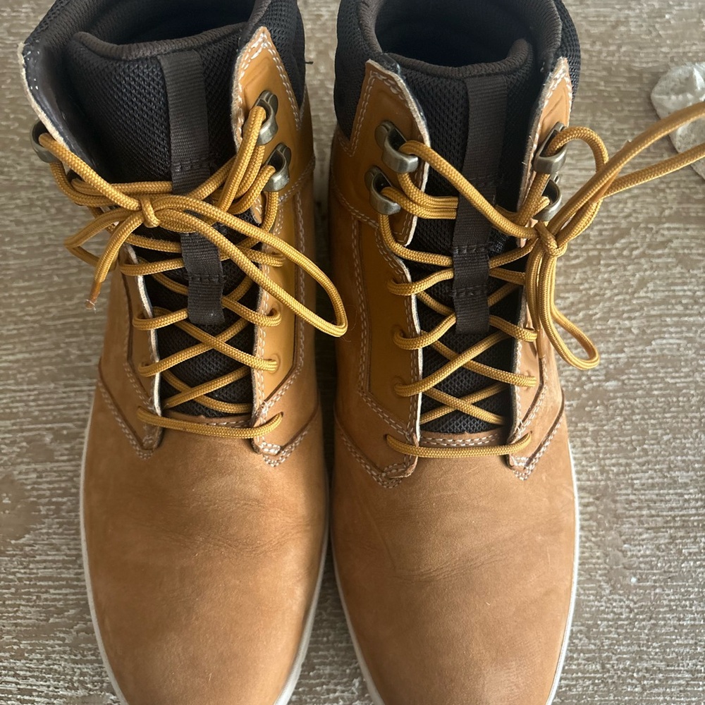 Woman’s timberland Tan Lace-Up Boots